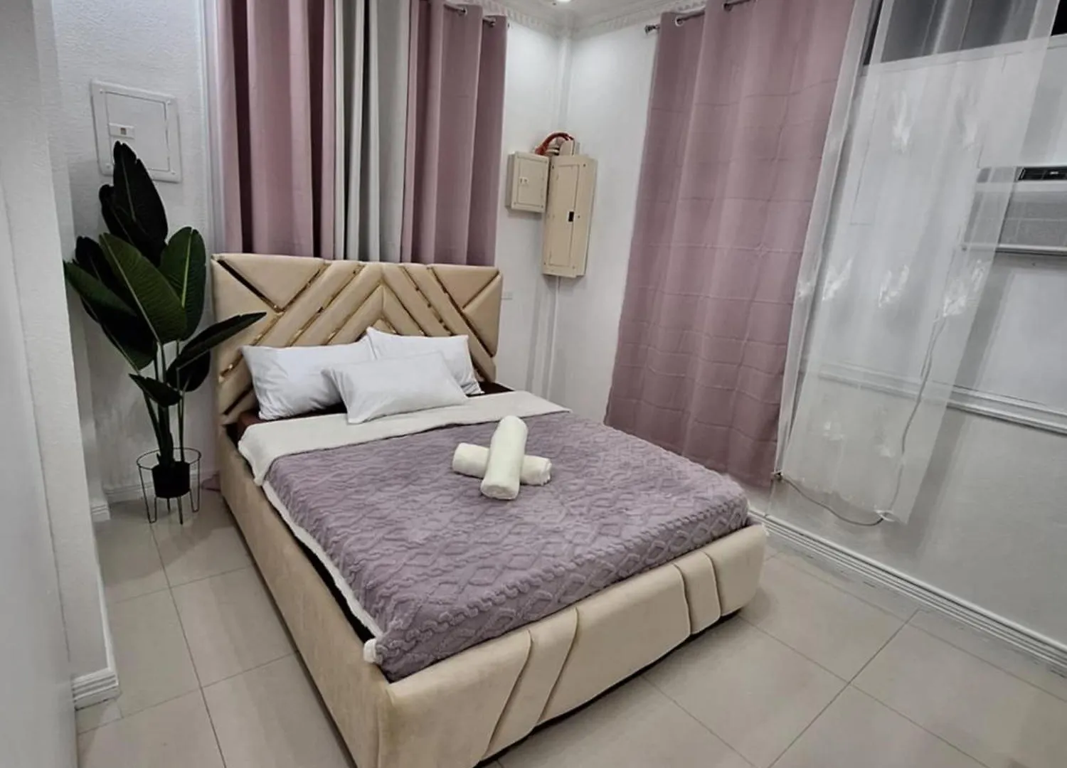 N3 Studio Room Apartment Transient House Ground Floor Near Abreeza Mall, Spmc, Sm Lanang, Usep Davao City Séjour chez l'habitant